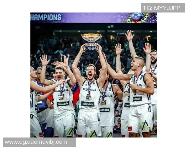 成都羽毛球队在欧锦赛积分榜上以90分稳居第一名展现强劲实力