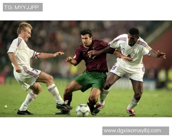 足球明星高清分档图片展示让你一睹球场传奇风采与精彩瞬间