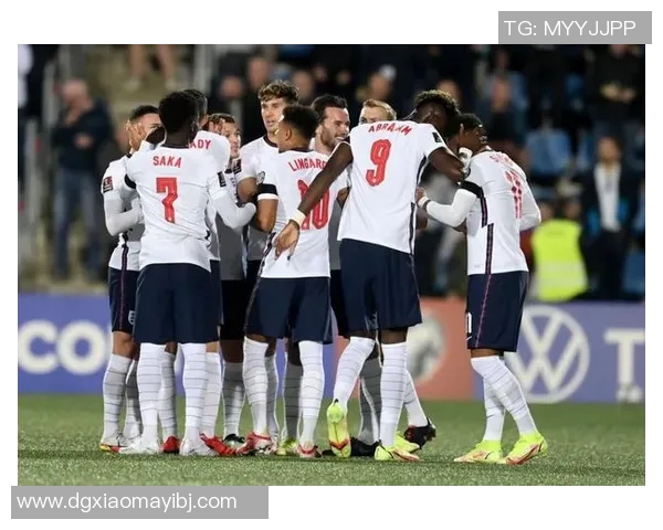 上海足球队以69分领跑世界杯积分榜势头强劲引发关注 上海足球队以69分领跑世界杯积分榜势头强劲引发关注